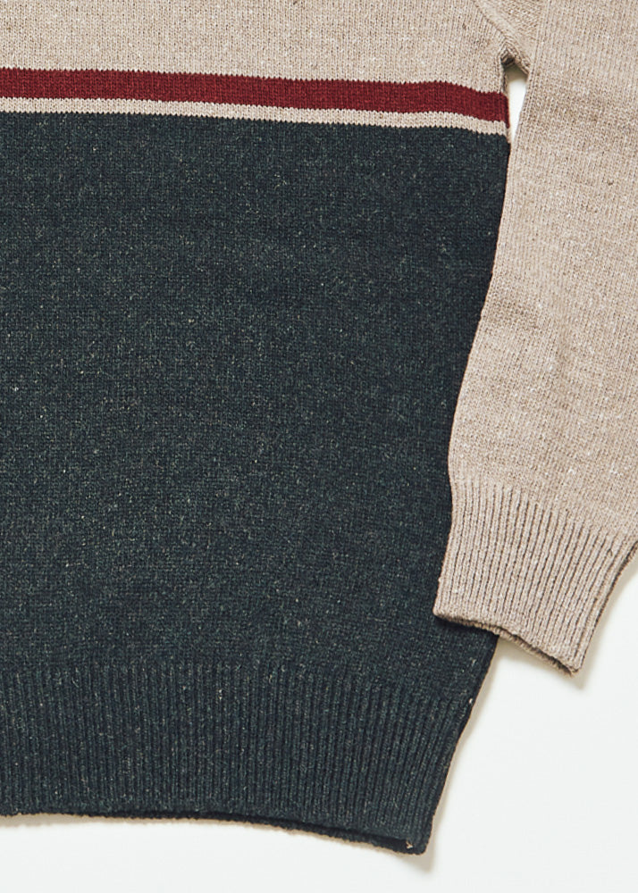 Jersey unisex IAIOS negro y marrón claro con raya granate, detalle del tejido, moda sostenible elaborada con hilo reciclado en talleres de Catalunya (España).