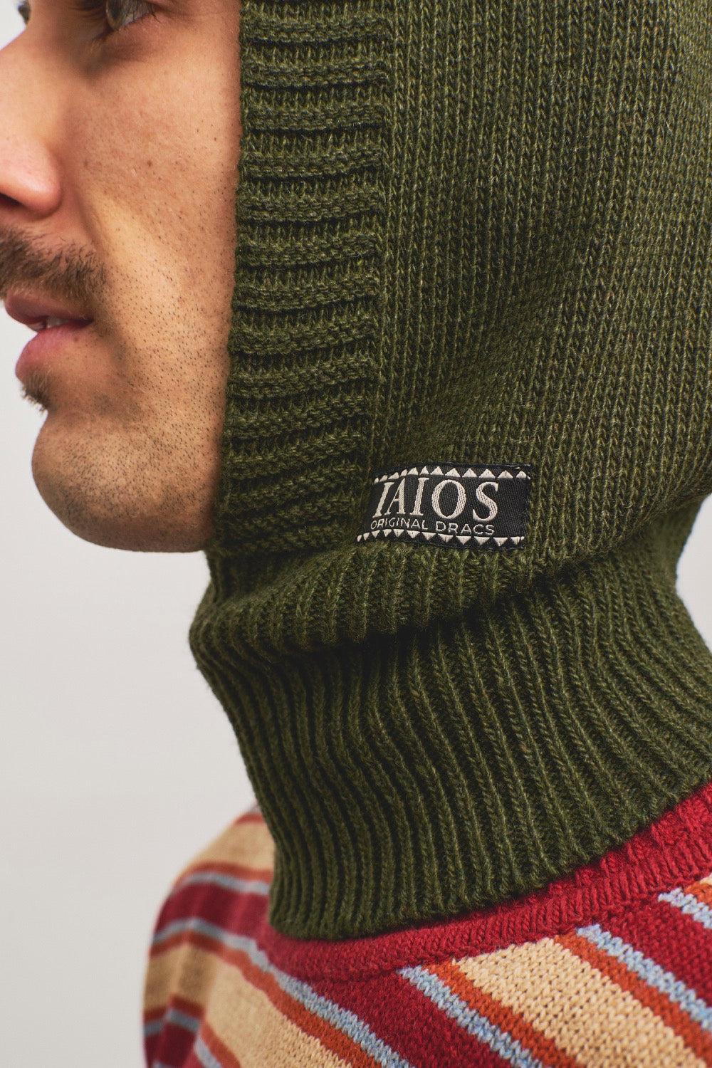 Balaclava o pasamontañas color verde. Made in Spain. IAIOS, moda sostenible.