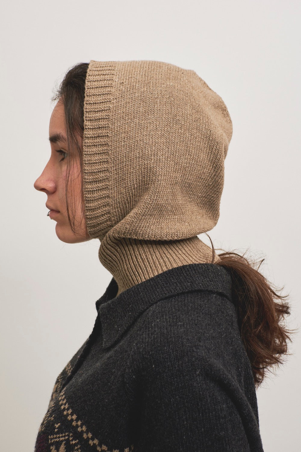 Balaclava o pasamontañas color marron claro o beige. Made in Spain