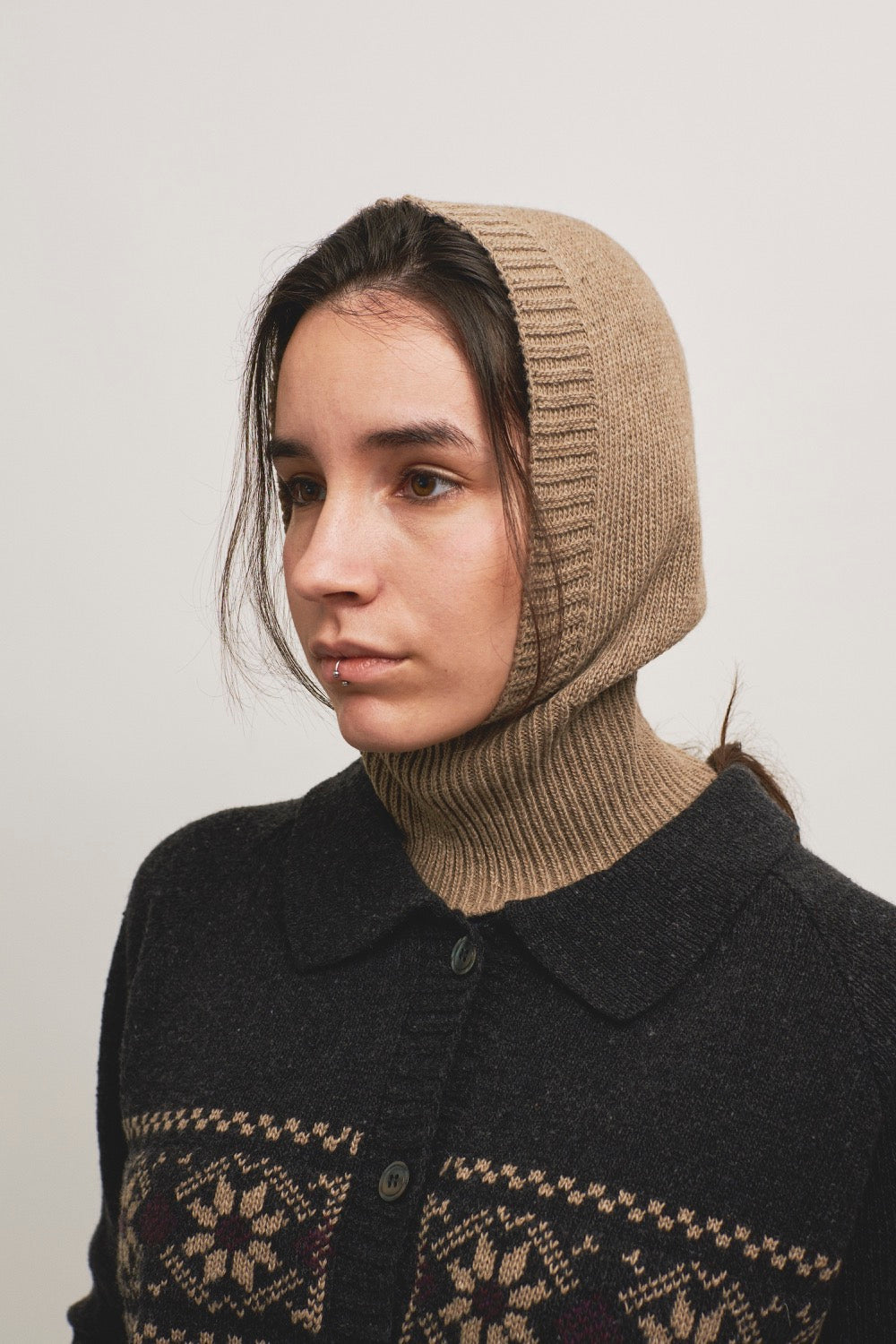 Balaclava o pasamontañas color marron claro o beige. Made in Spain