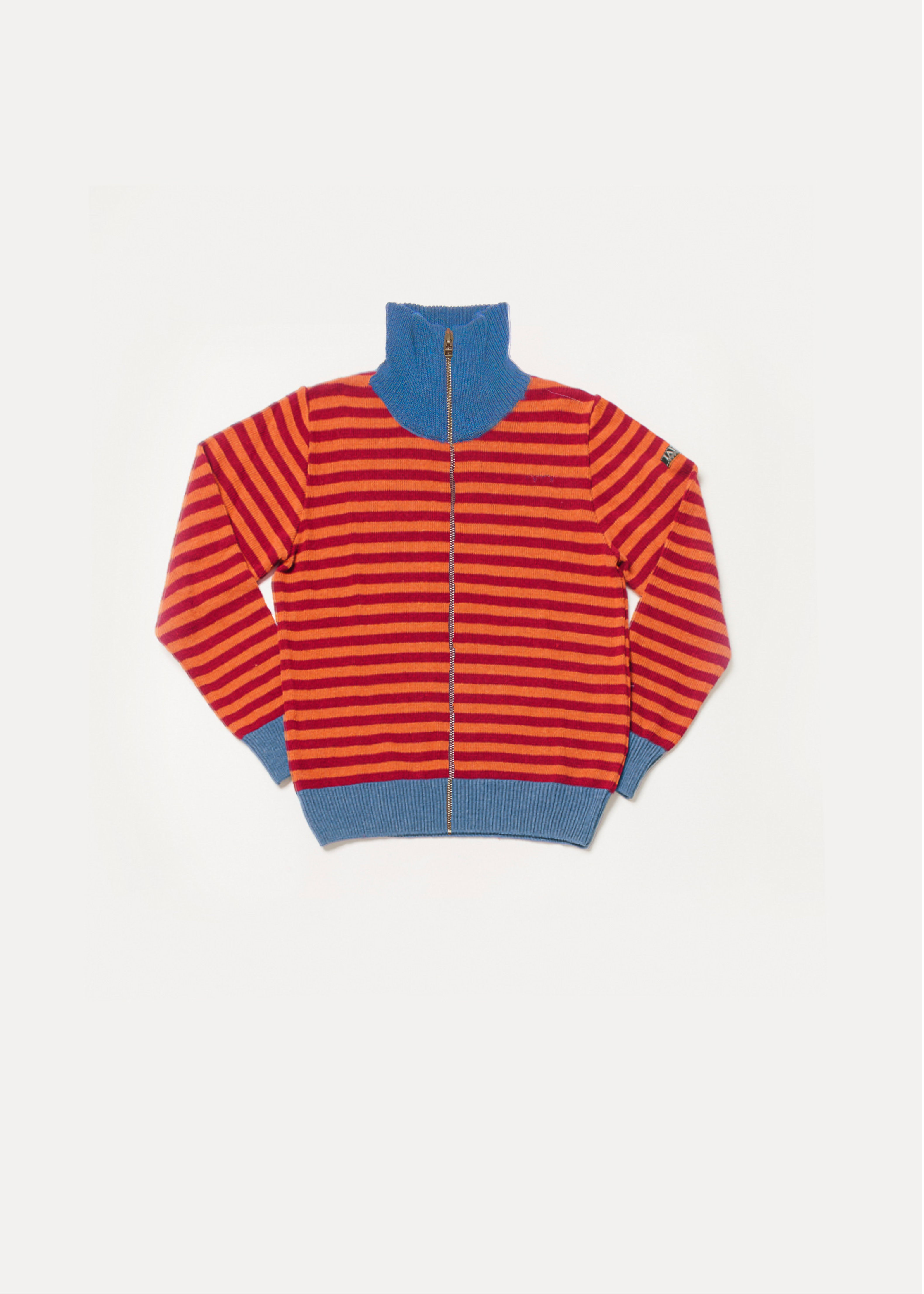 Jersey a rayas con cremallera. Moda sostenible.