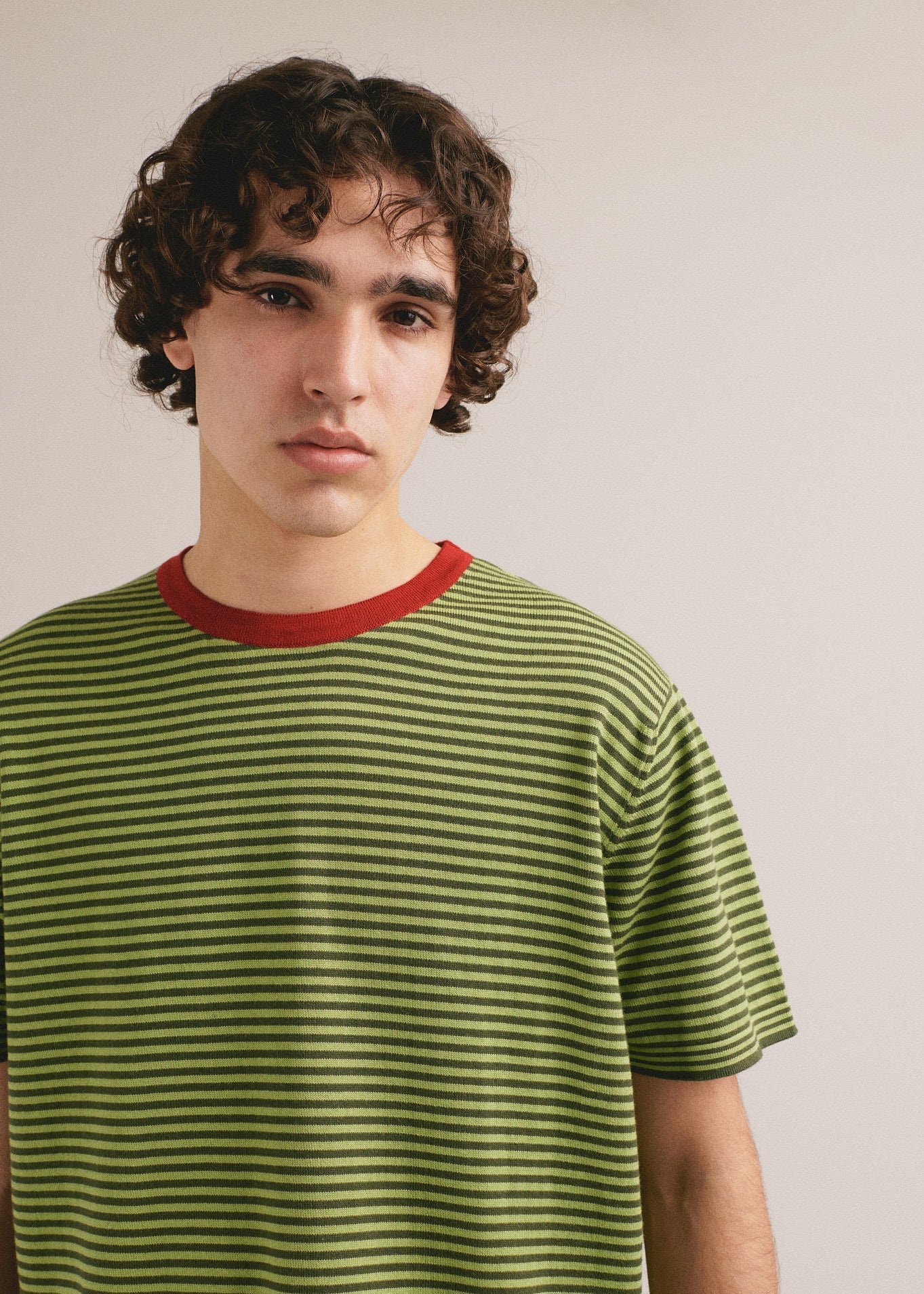 Camiseta de punto estampado de rayas verdes