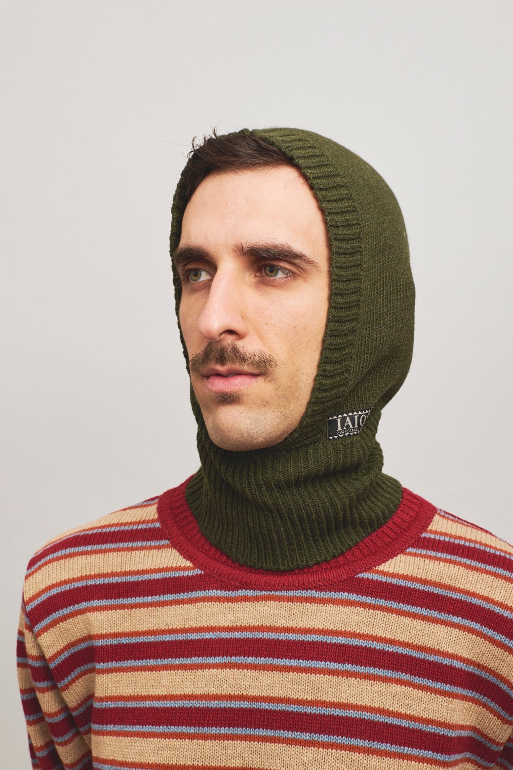 Balaclava o pasamontañas color verde. Made in Spain. IAIOS, moda sostenible.