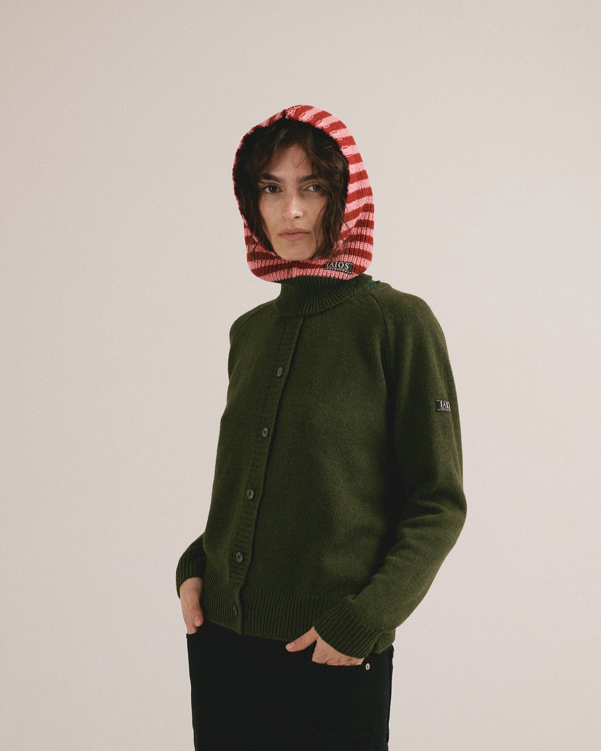 Look completo con la balaclava de rayas de IAIOS