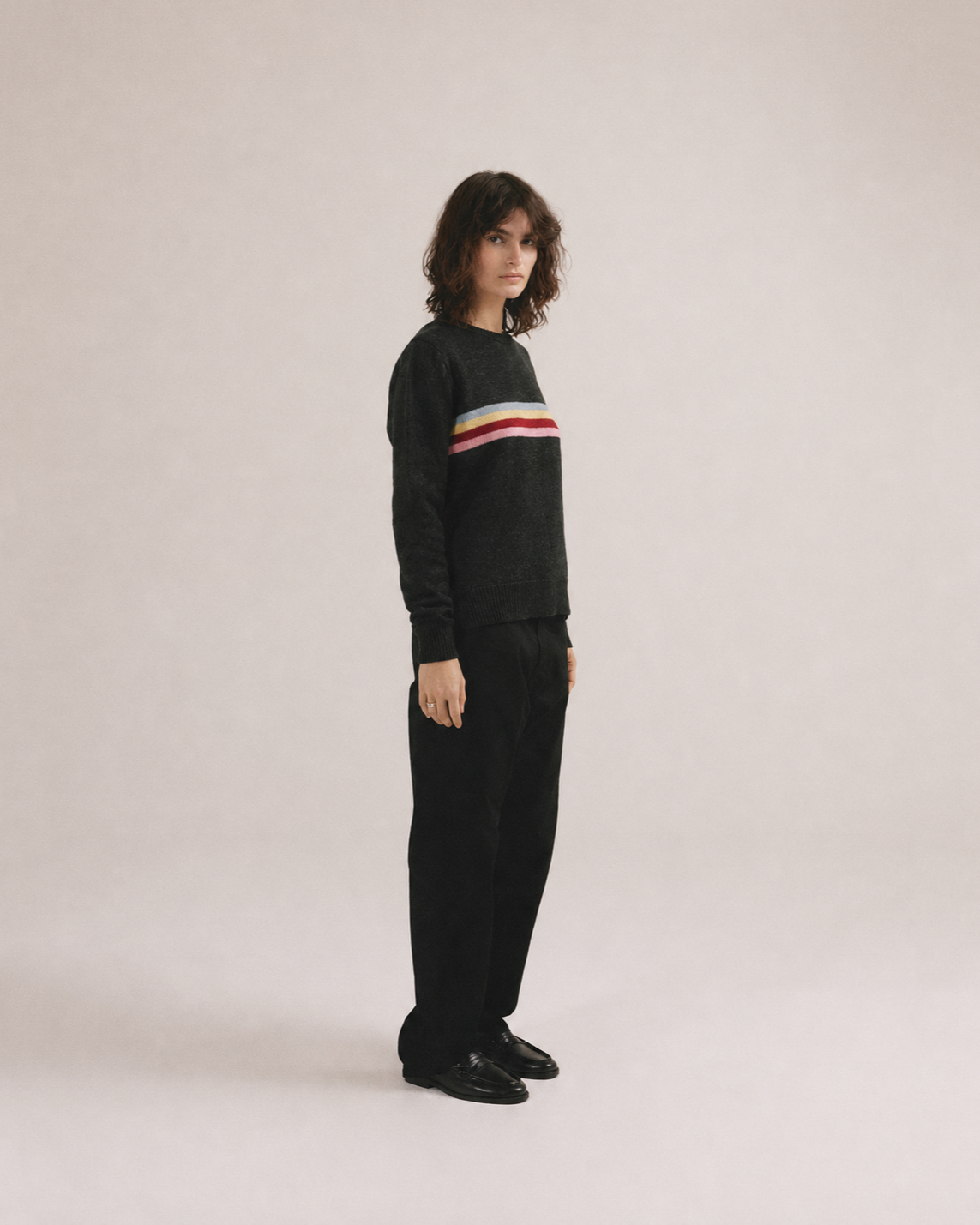 Look completo con el jersey negro de 4 rayas Lewis de IAIOS