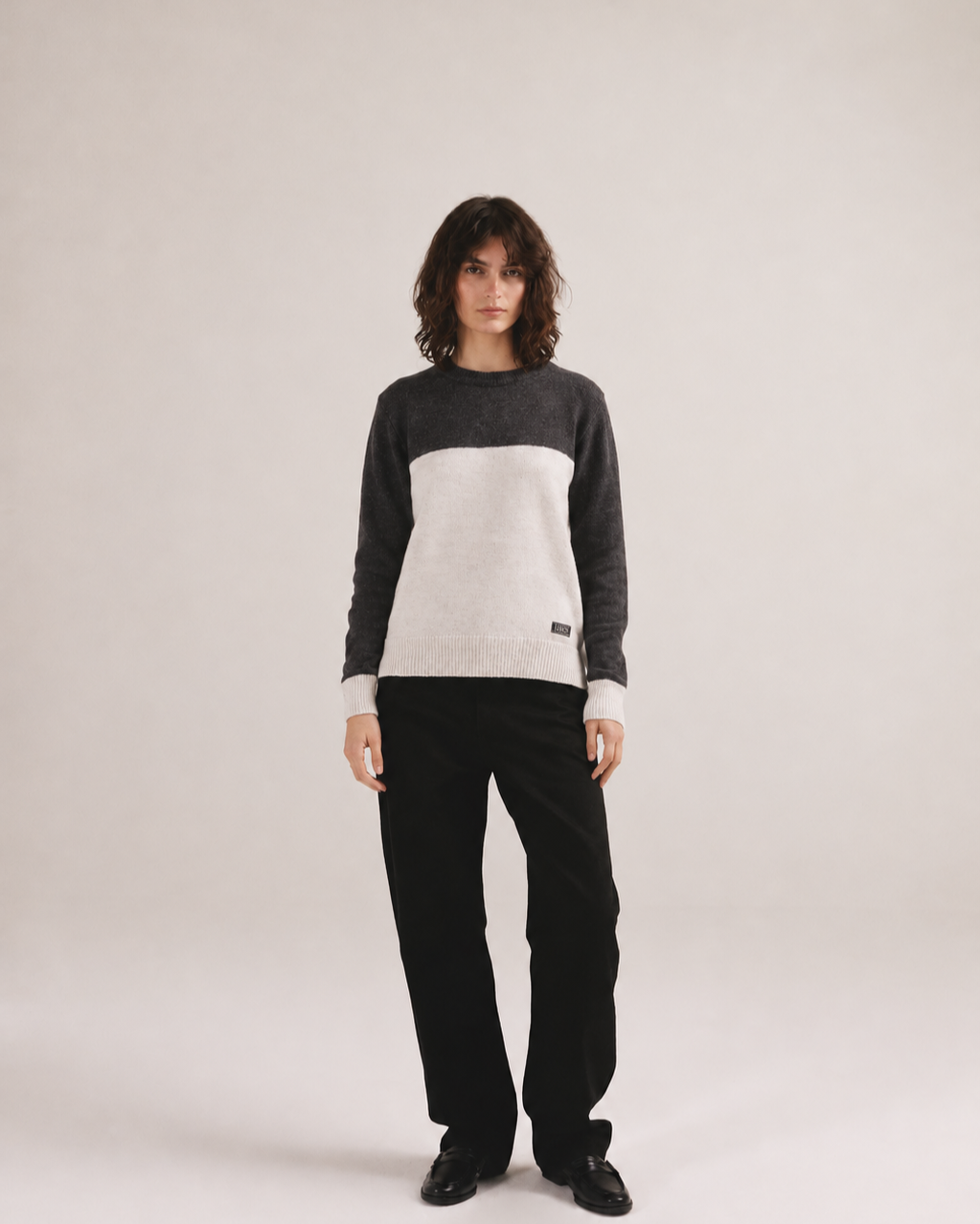 Look completo con el jersey blanco y negro Hokusai de IAIOS