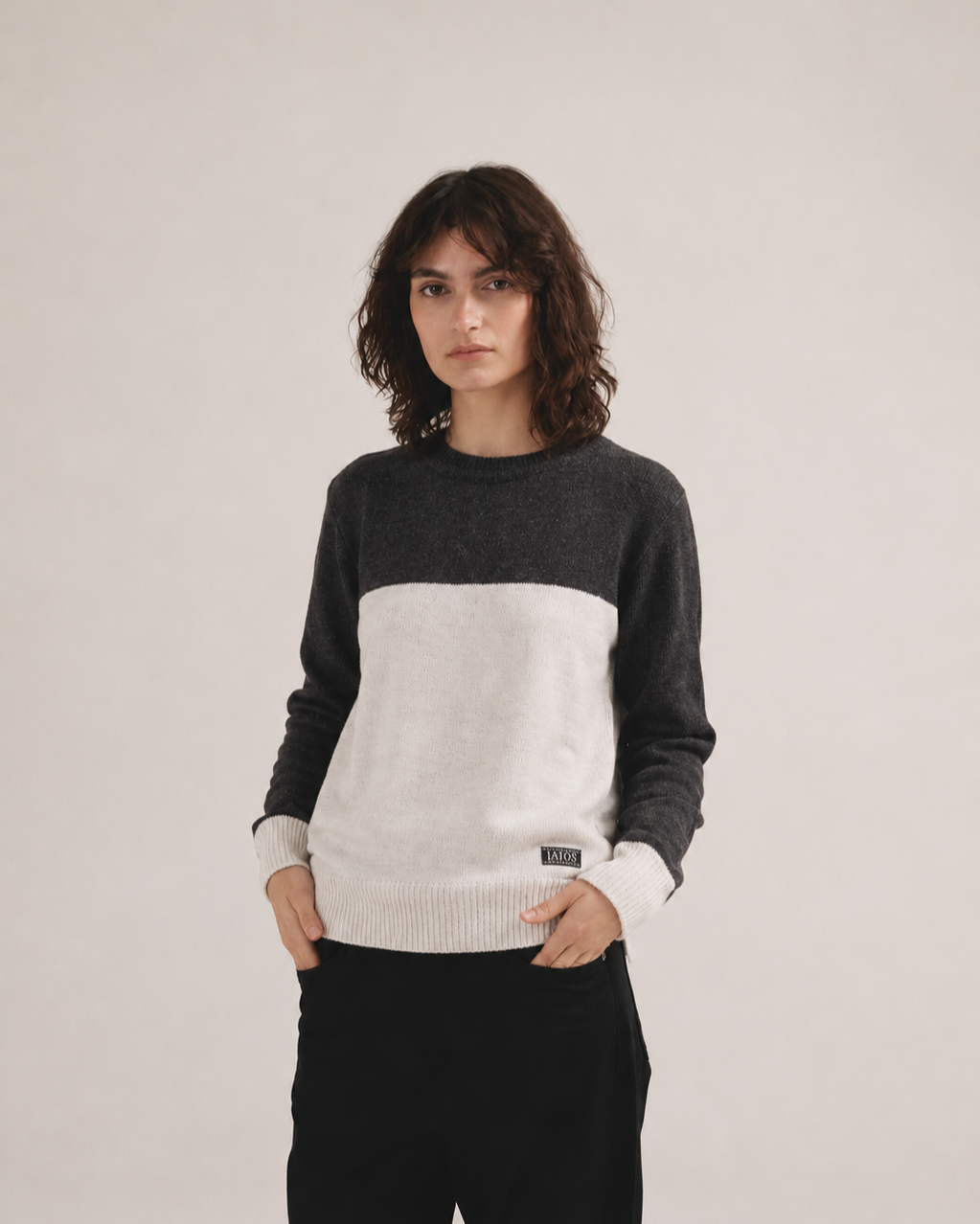 Jersey blanco y negro Hokusai de IAIOS para mujer, plano medio