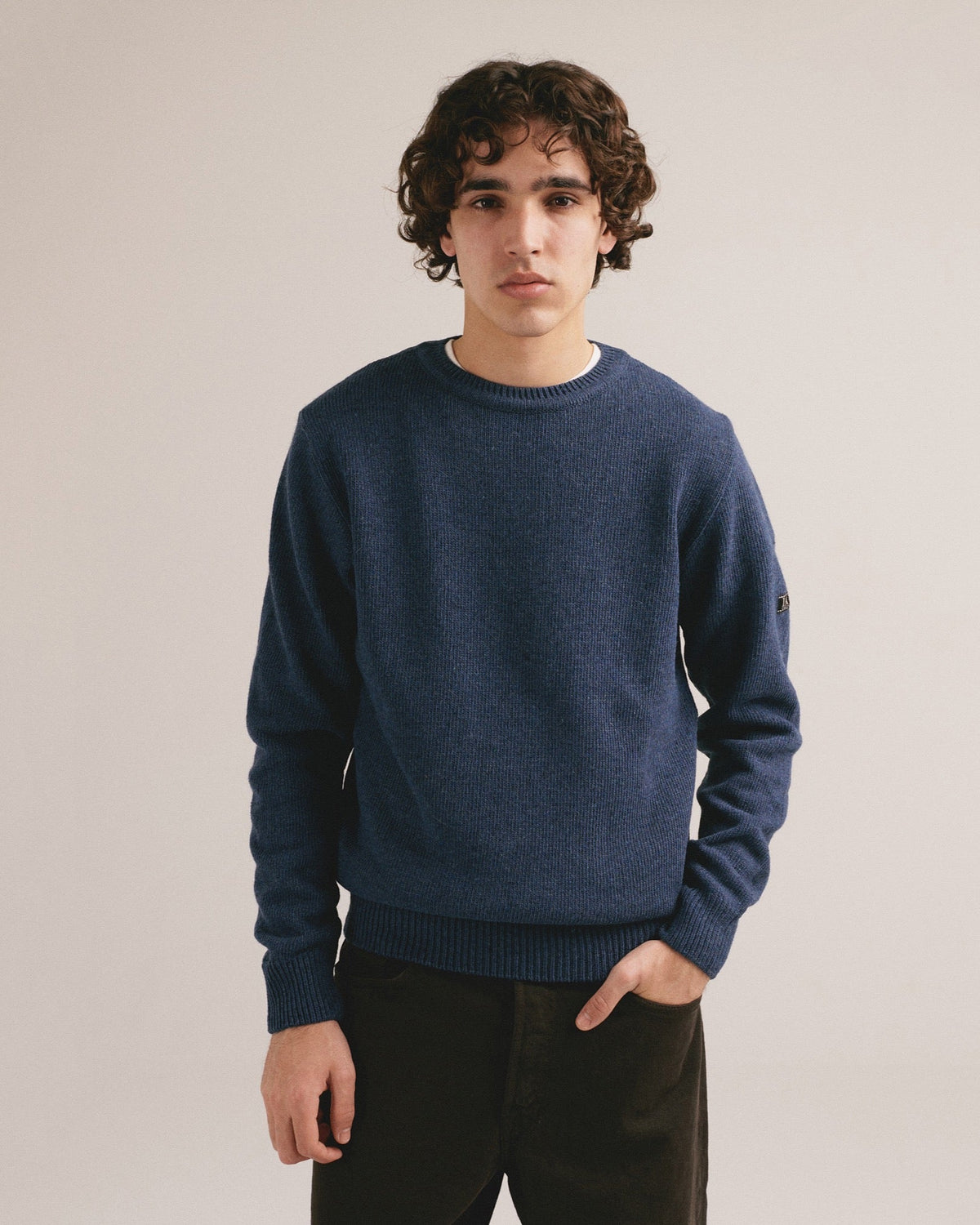 Jersey de punto azul liso Kapuściński de IAIOS, plano medio