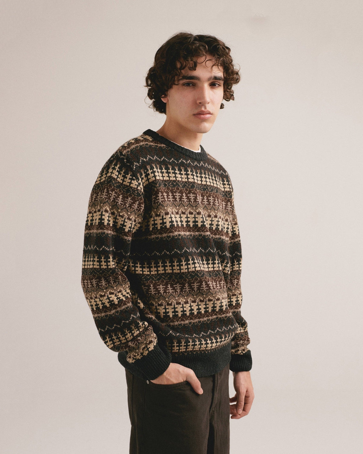 Jersey jacquard marrón Pastora Marina de IAIOS, vista de tres cuartos