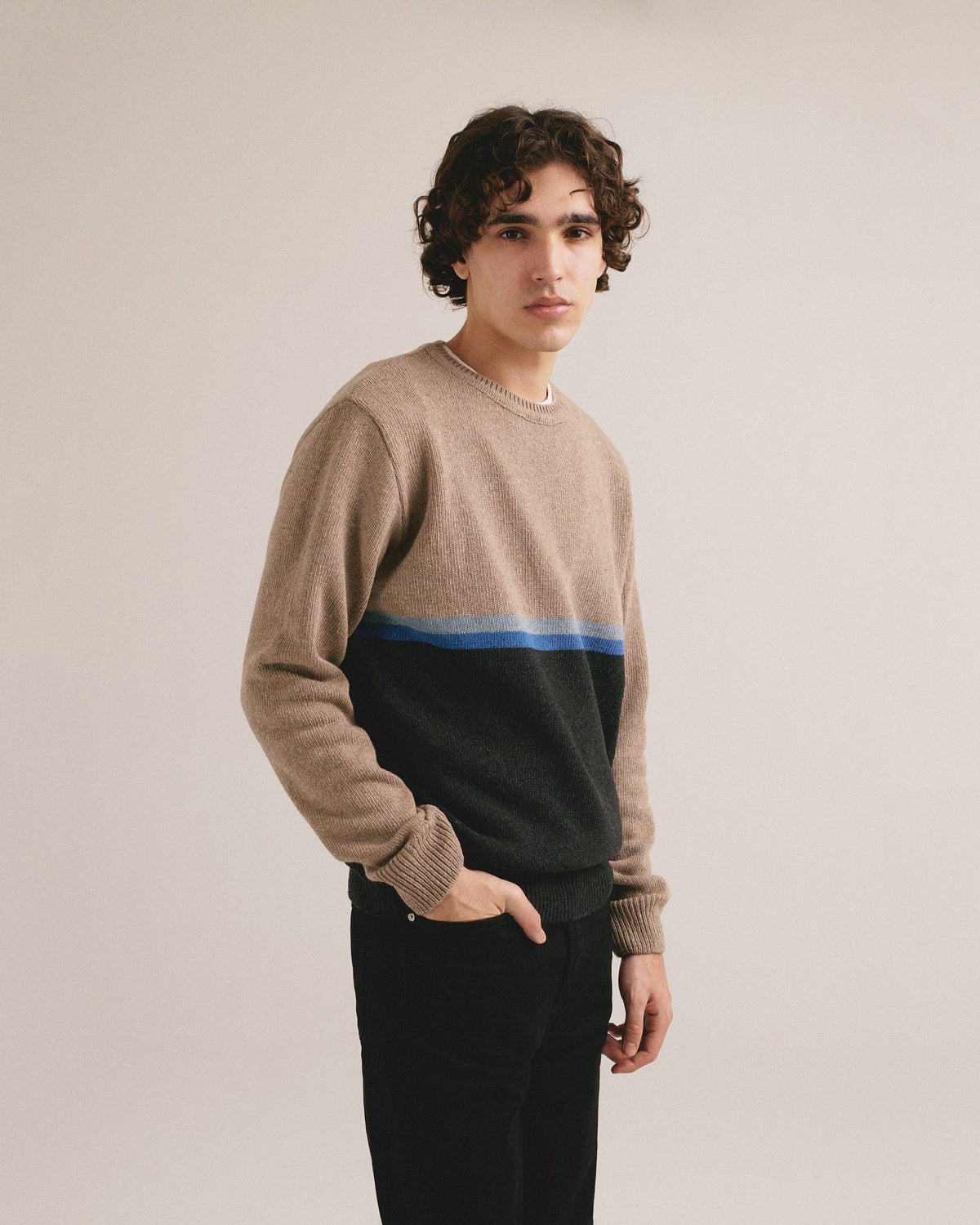 Jersey de punto bicolor Hokusai de IAIOS, plano medio