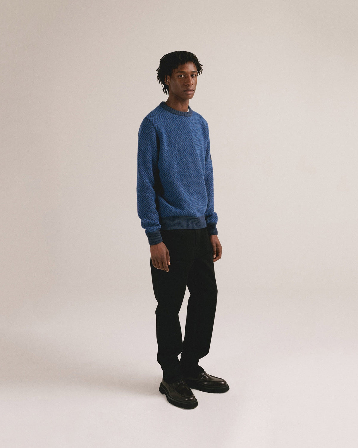 Look completo con el jersey azul unisex Pilarin de IAIOS