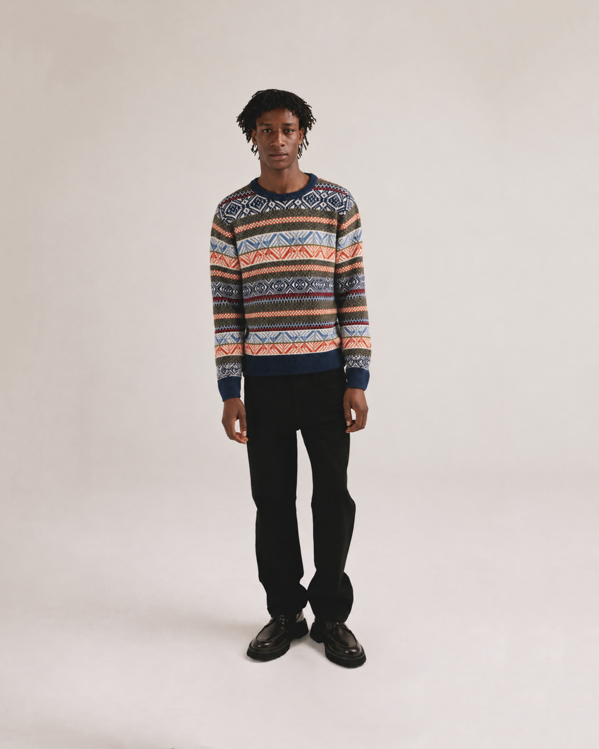 Look completo con el jersey de punto multicolor Nati de IAIOS para hombre