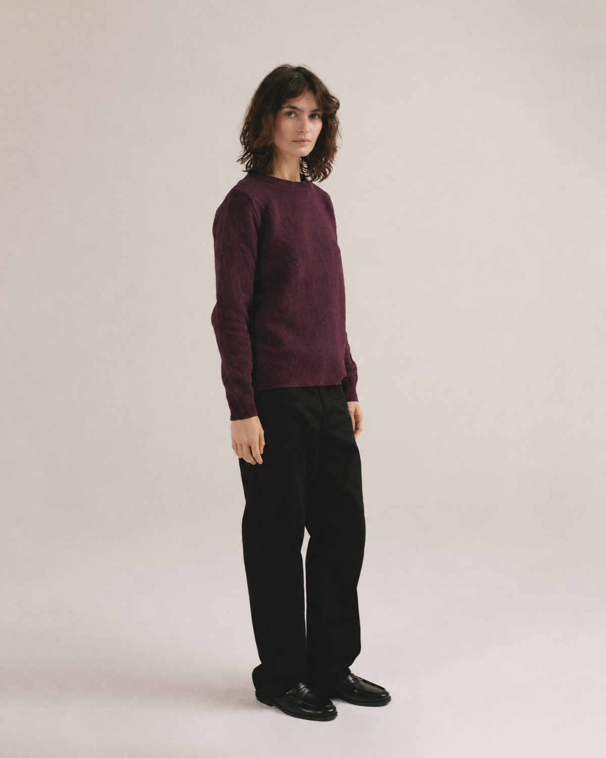 Look completo con el jersey de punto granate Nise de IAIOS