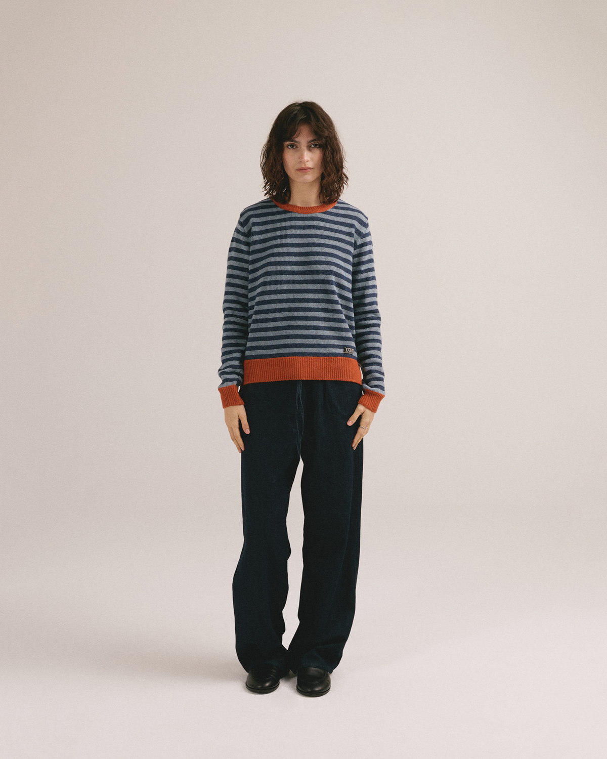Look completo con el jersey de rayas azul y gris Truth de IAIOS para mujer