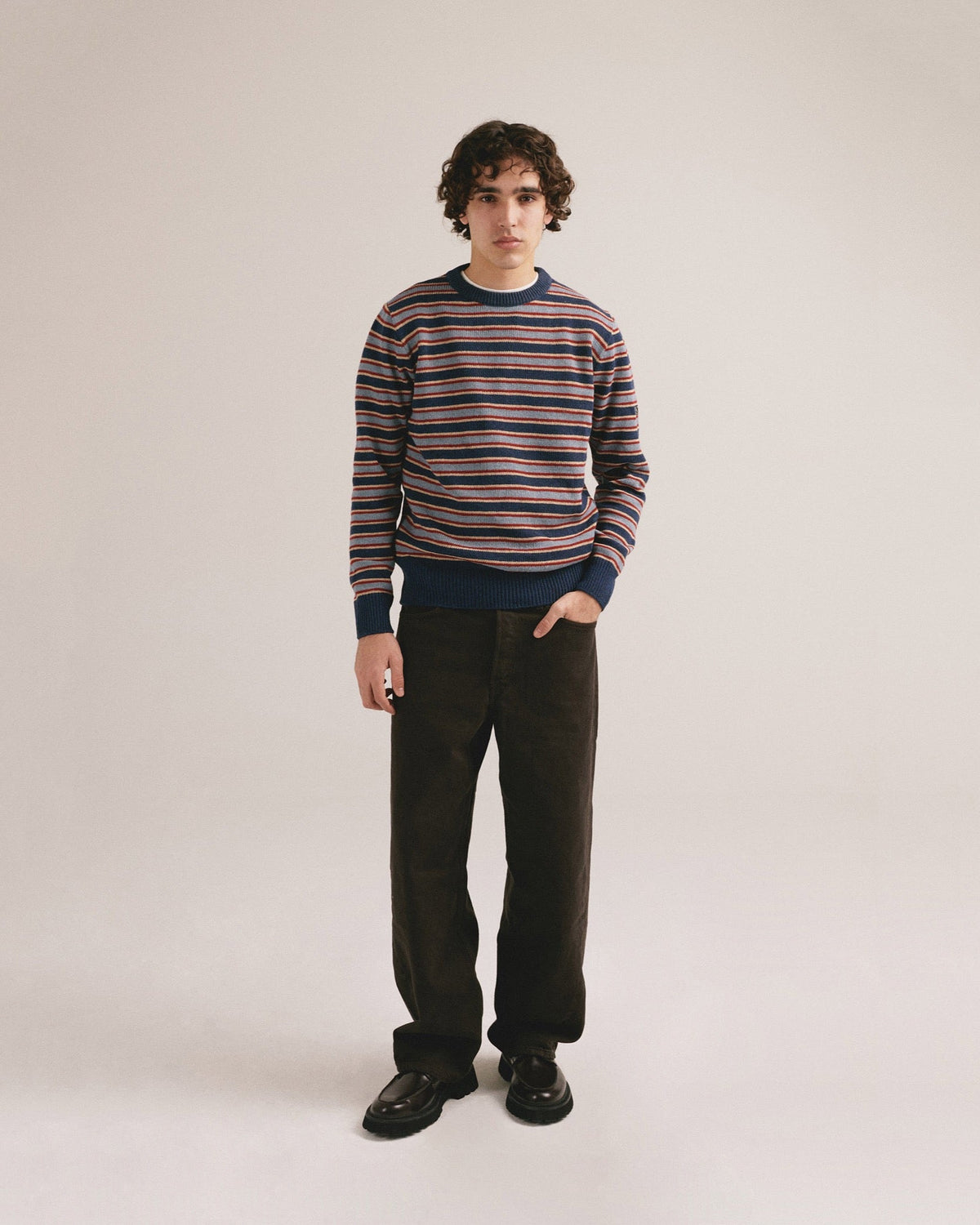 Look completo con el jersey de rayas azul Txatxi Ami de IAIOS