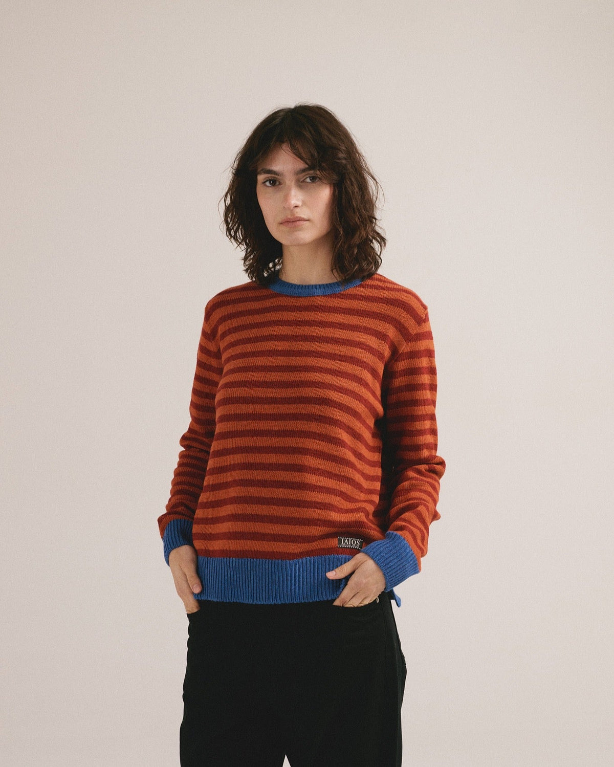Jersey de rayas naranja Truth de IAIOS para mujer, plano medio