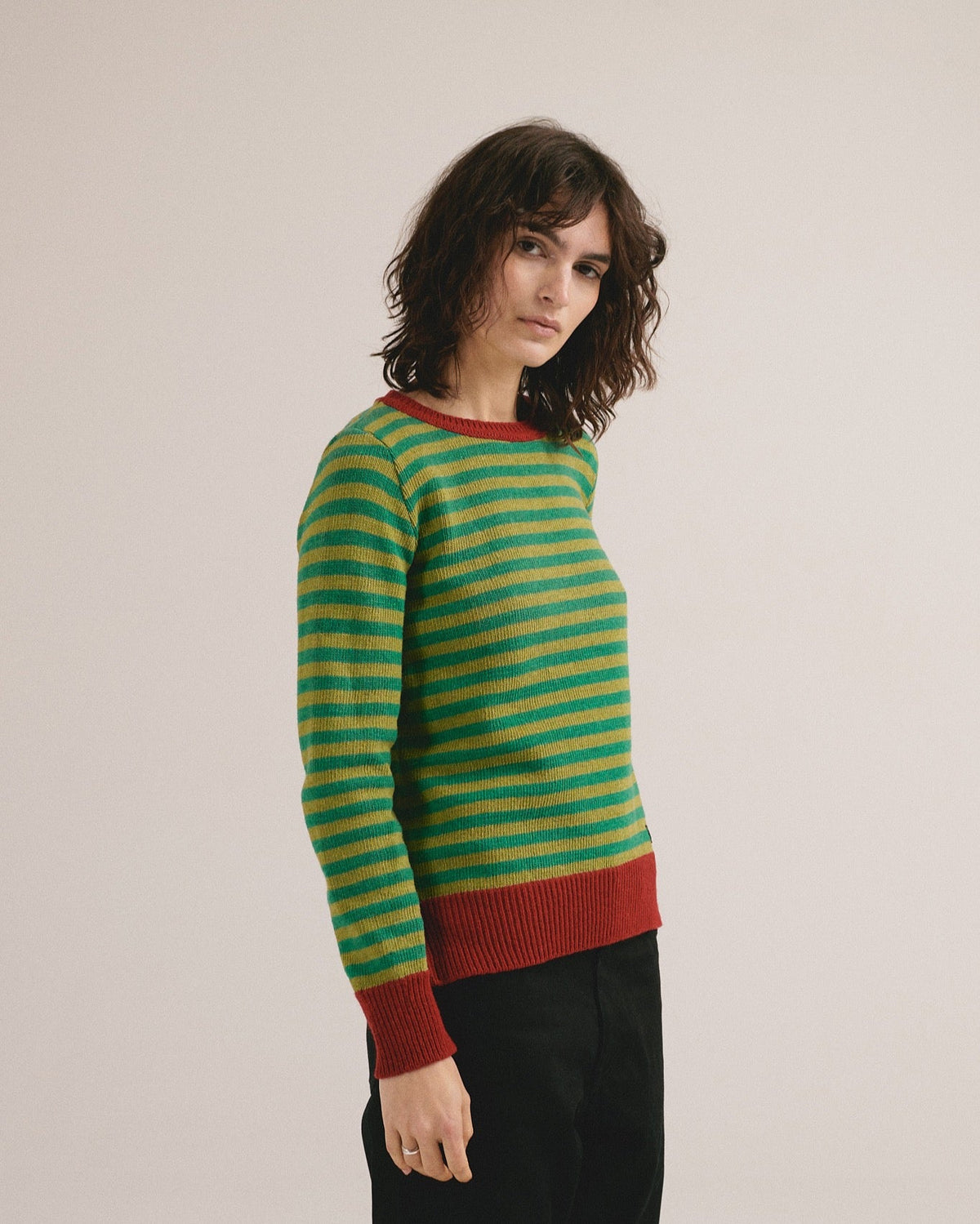 Jersey de rayas verde Truth de IAIOS para mujer, plano medio