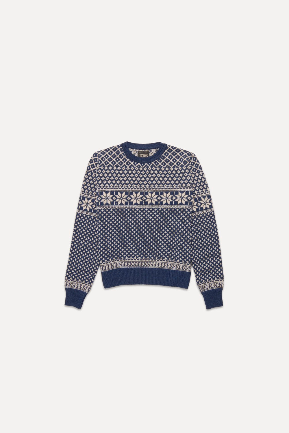 Jersey Clotilde unisex azul y blanco con diseño jacquard inspirado en jerseys nórdicos, fotografía en plano (flat lay), hecho en Catalunya con hilo reciclado.