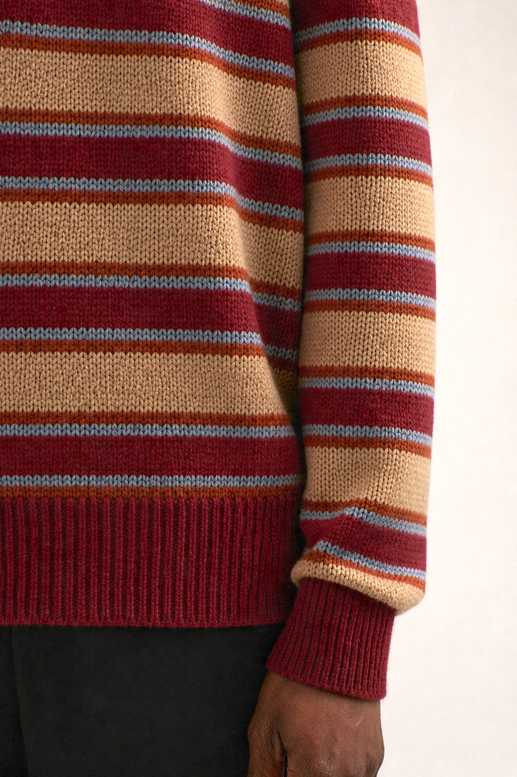 Suéter de hombre con diseño de rayas horizontales en rojo y tono crema