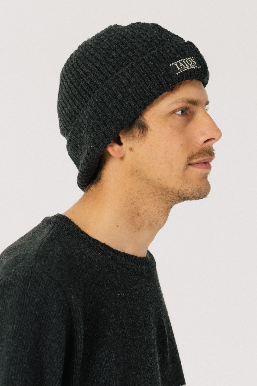 Model with black cap