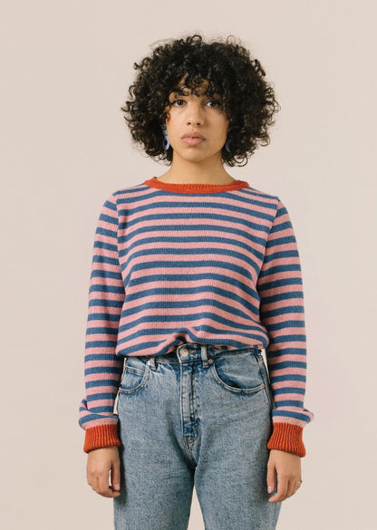 The model with the sweater. The two-color stripe design gives it a cheerful and youthful look. The model Truth is one of the best sellers in its different color variations. 