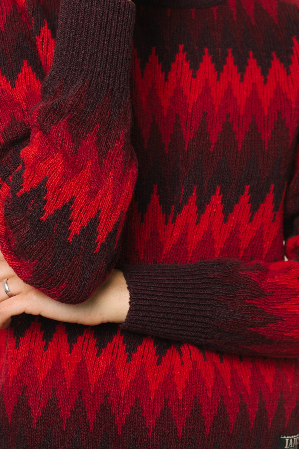 Fotografía de detalle de las mangas del jersey.