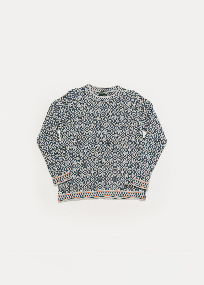 Jersey mujer de color gris y azul marino. El estampado floral es la base pero los puños y el cuello son a cuadros con tonos naranjas