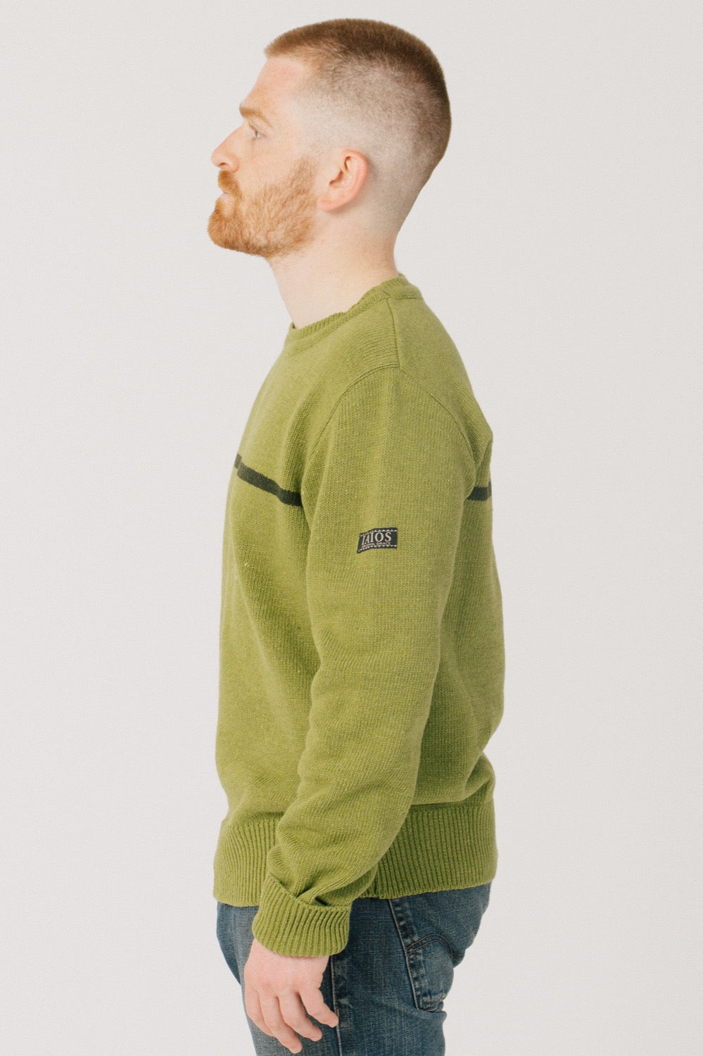 Side model where the dark green stripe can be seen on the front and back.
