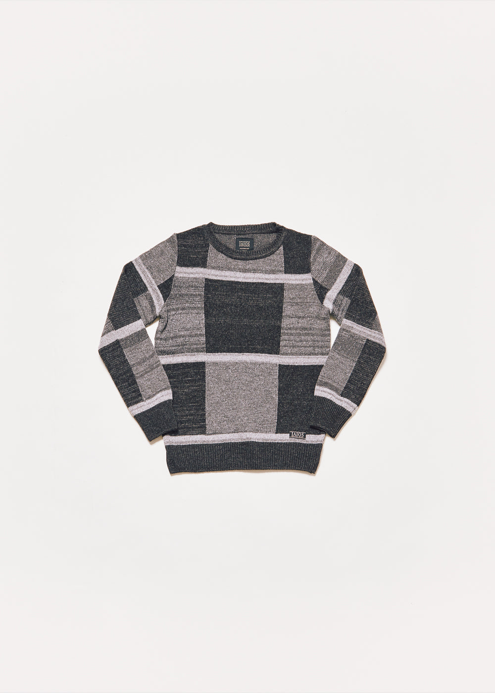 Jersey de punto de mujer o unisex de tonos grises. Se trata de unos cuadrados bastante grandes de color gris y negro. 