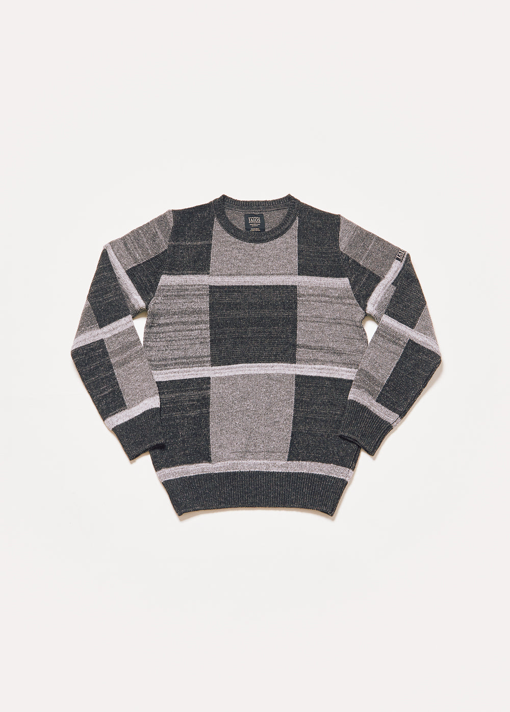 Jersey de punto de hombre o unisex de color negro y gris. Se trata de unos cuadrados bastante grandes de color negro y gris.