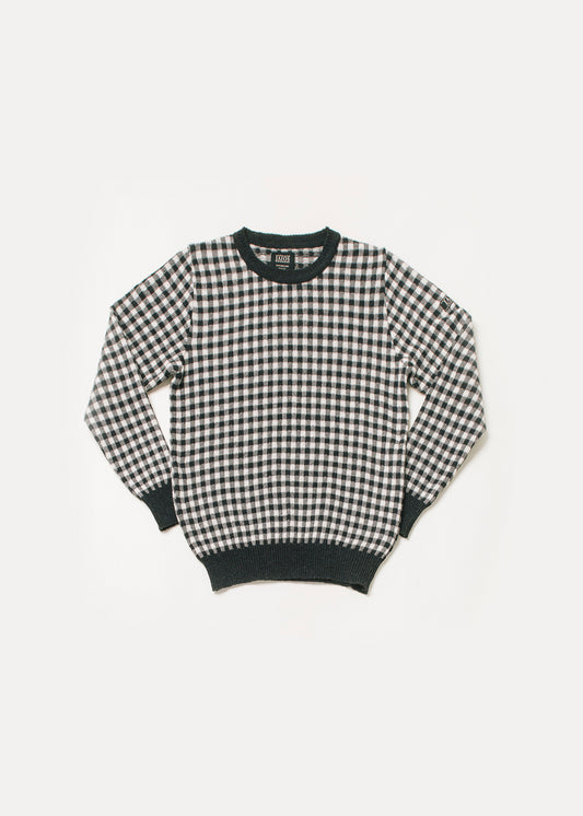 Men's or unisex knitted sweater in black and white checkered color. It is a design inspired by the Vichy check. 