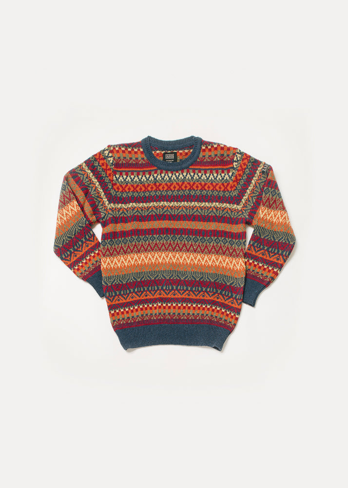 Jersey de punto de hombre o unisex de tonos rojos, naranjas y azules. Es un jacquard de 5 colores por lo que se consigue un resultado de jersey navideño.